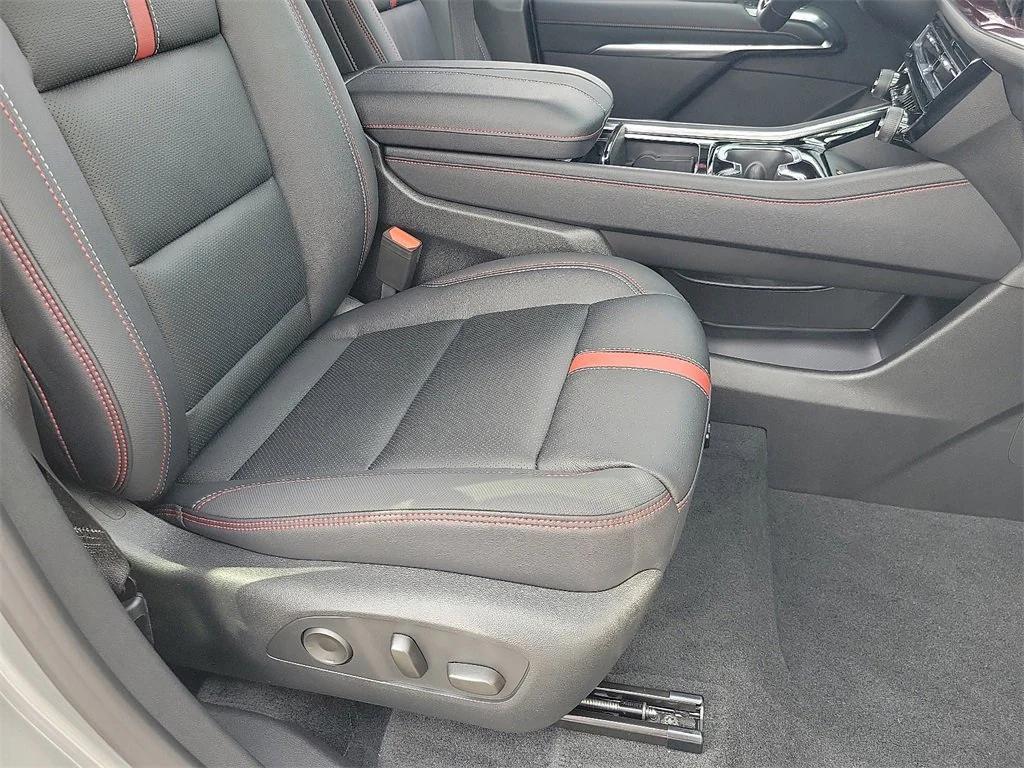 new 2026 Chevrolet Traverse car, priced at $59,070