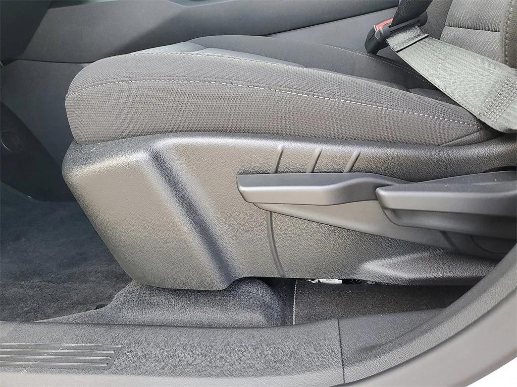 new 2026 Chevrolet Equinox car, priced at $29,995