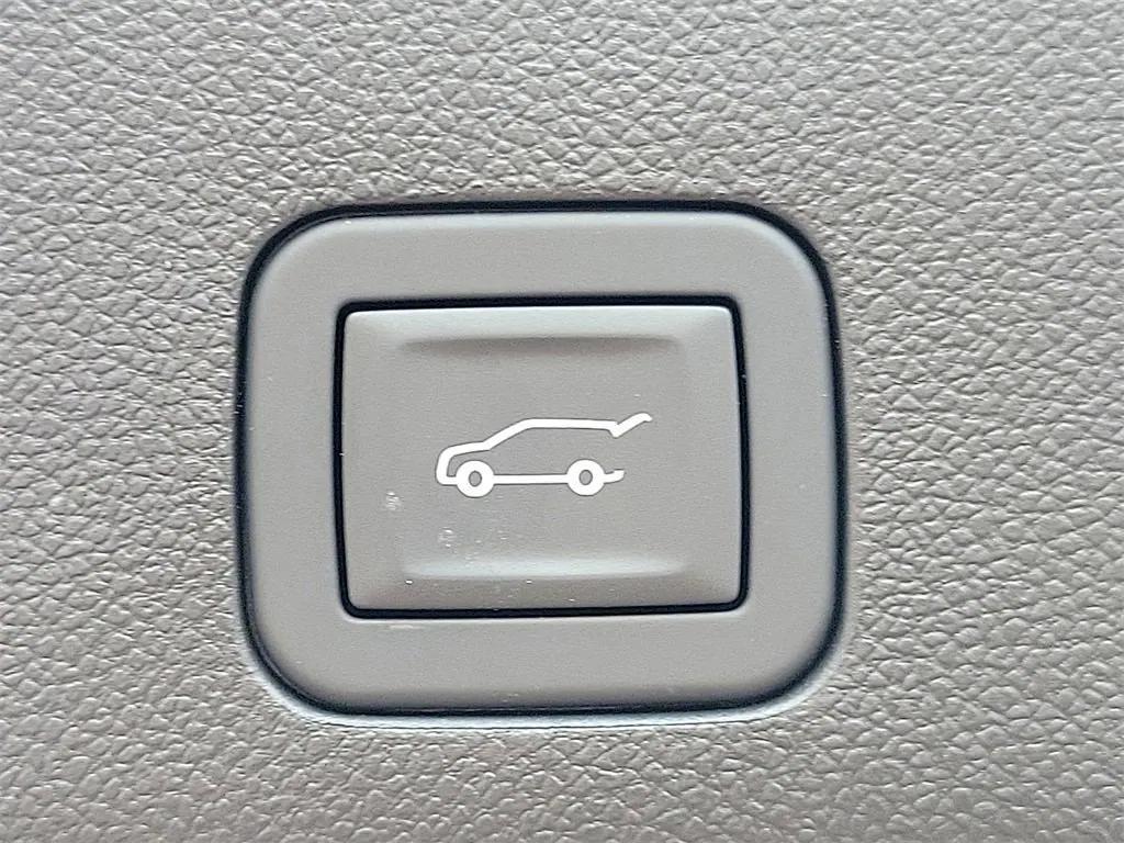 new 2025 Chevrolet Suburban car, priced at $85,600