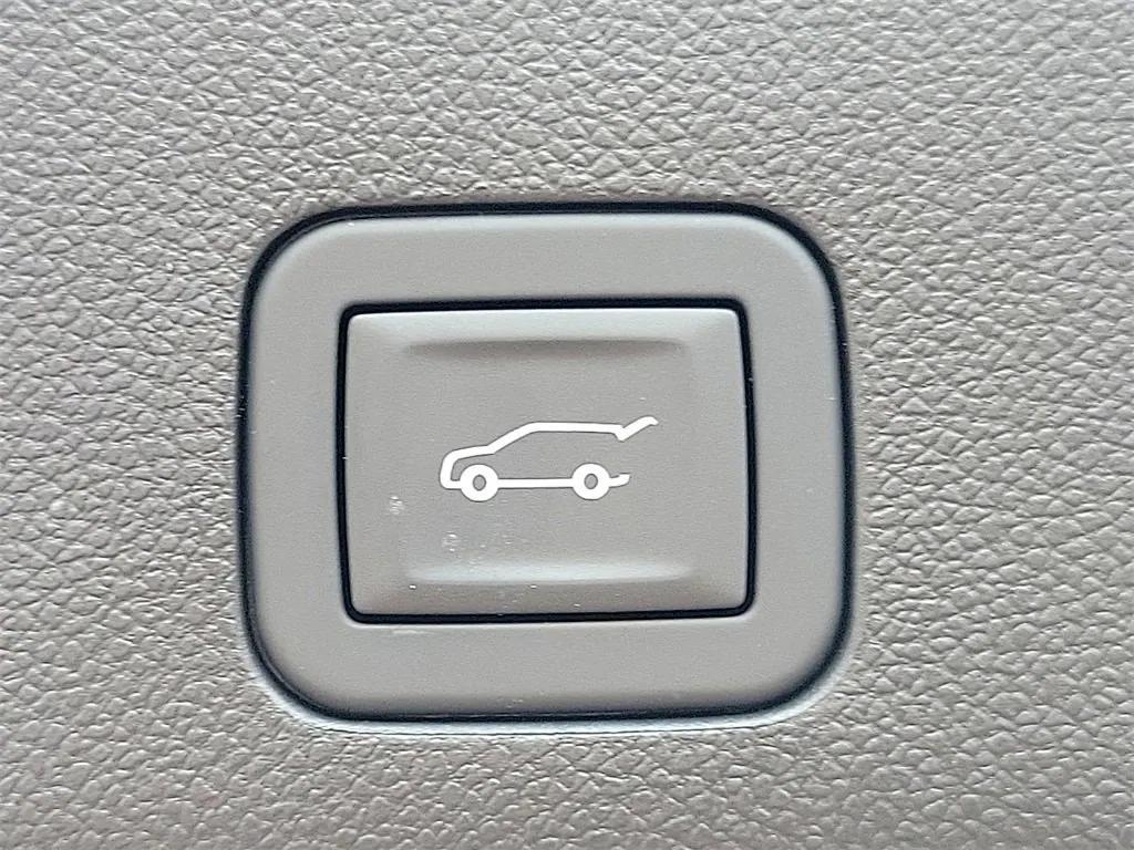 new 2025 Chevrolet Suburban car, priced at $85,600