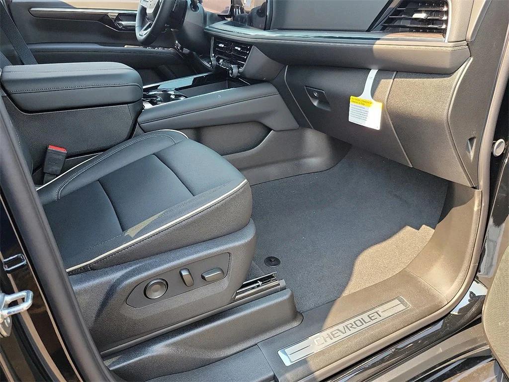 new 2025 Chevrolet Suburban car, priced at $85,600