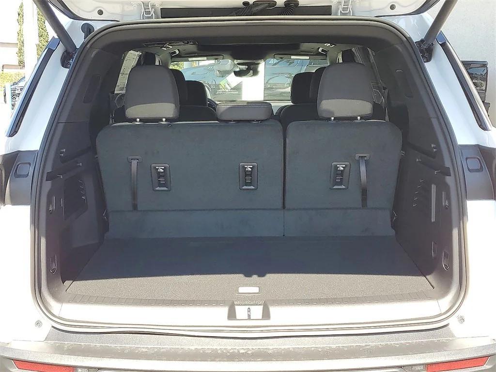 new 2026 Chevrolet Traverse car, priced at $46,545
