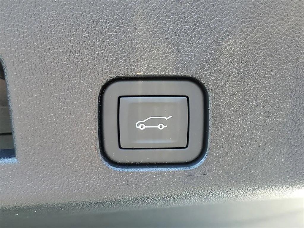 new 2026 Chevrolet Traverse car, priced at $46,545
