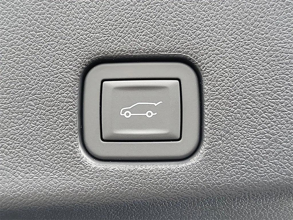 new 2026 Chevrolet Traverse car, priced at $58,215