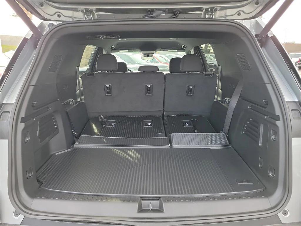 new 2026 Chevrolet Traverse car, priced at $48,280