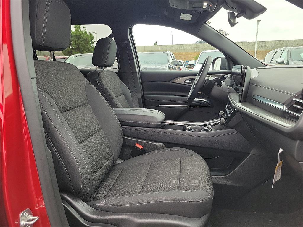 used 2025 Chevrolet Traverse car, priced at $39,999