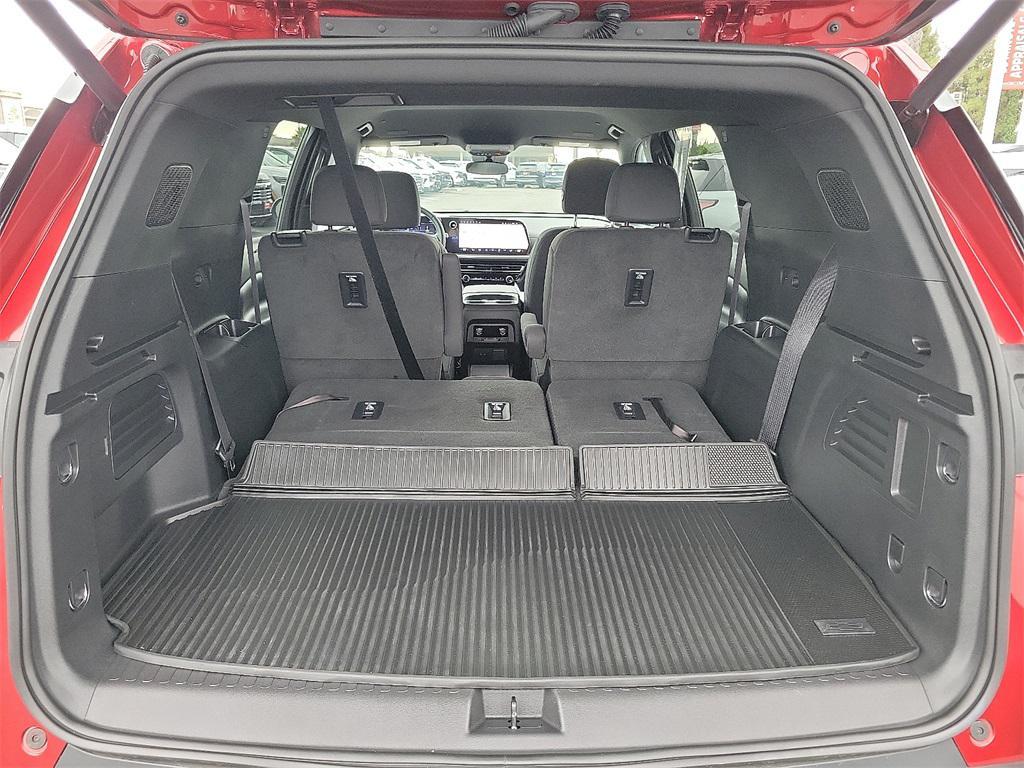used 2025 Chevrolet Traverse car, priced at $39,999