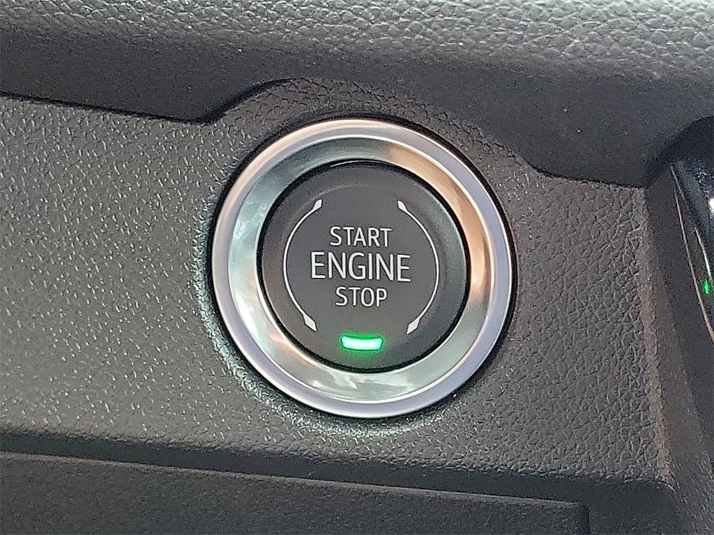 used 2025 Chevrolet Traverse car, priced at $39,999
