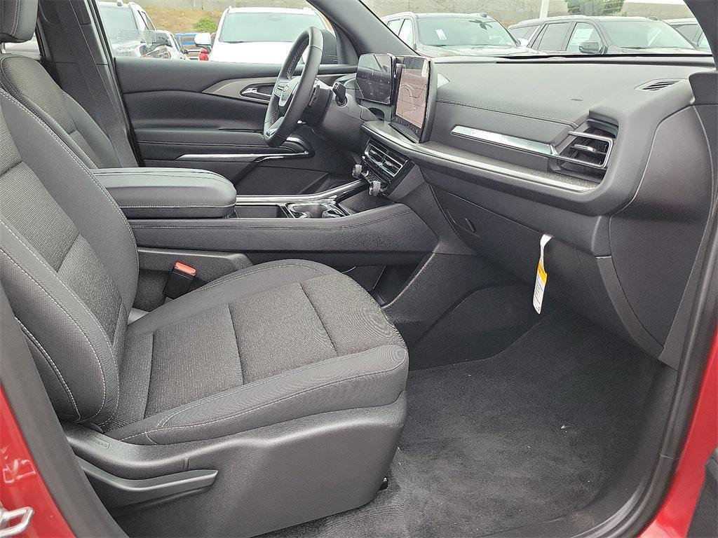 used 2025 Chevrolet Traverse car, priced at $39,999