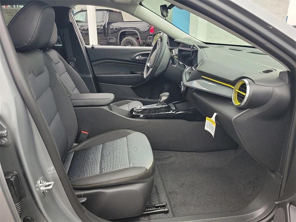 new 2025 Chevrolet Trax car, priced at $26,084