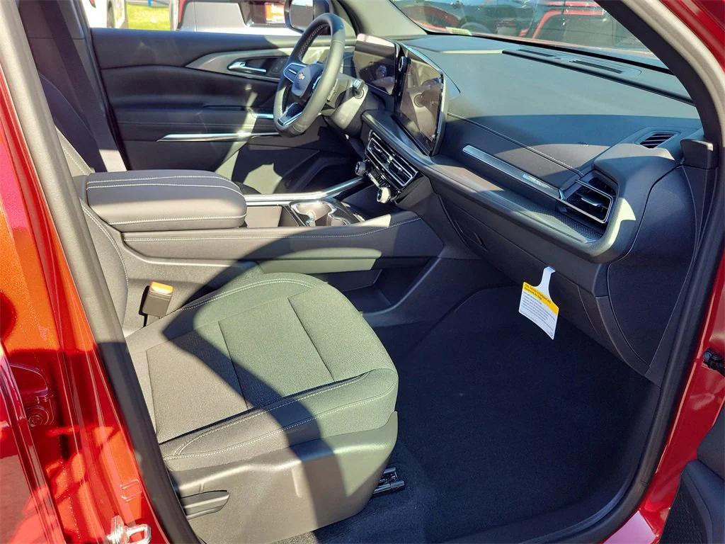 new 2026 Chevrolet Traverse car, priced at $43,315