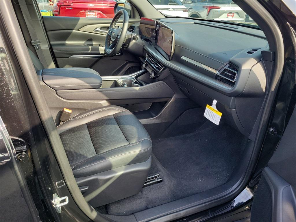 used 2025 Chevrolet Traverse car, priced at $41,888