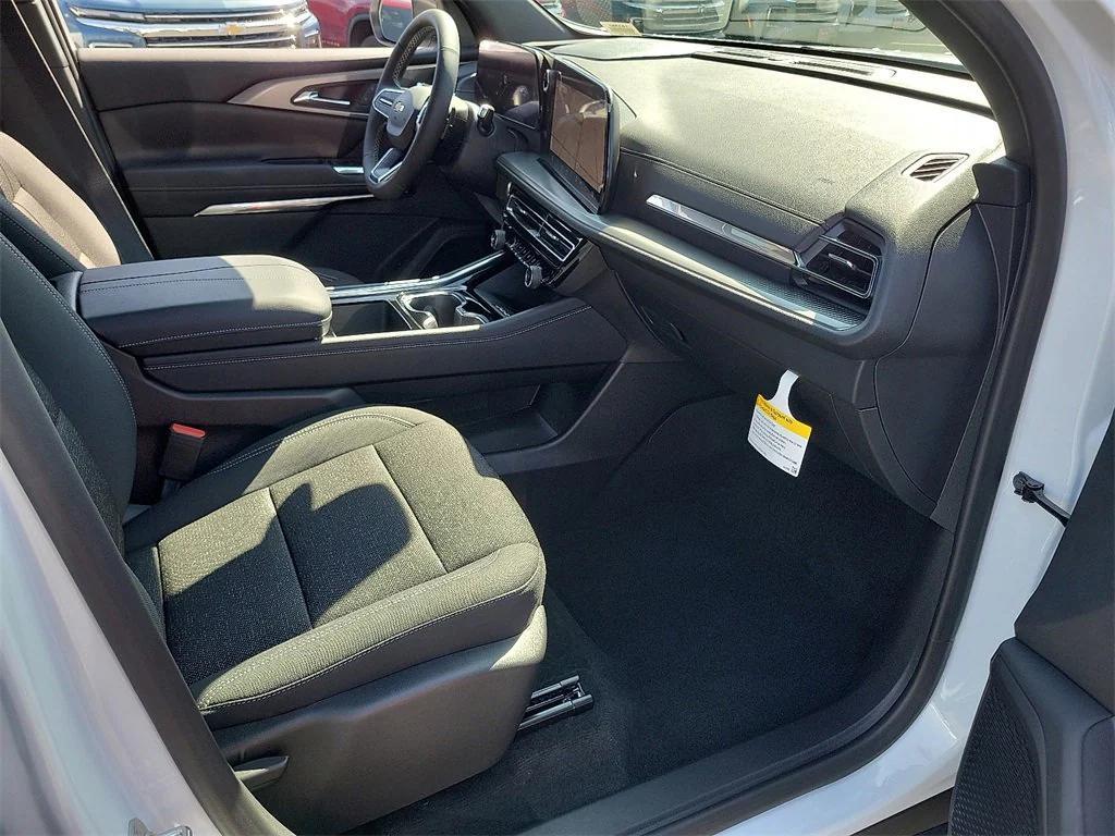new 2026 Chevrolet Traverse car, priced at $42,820