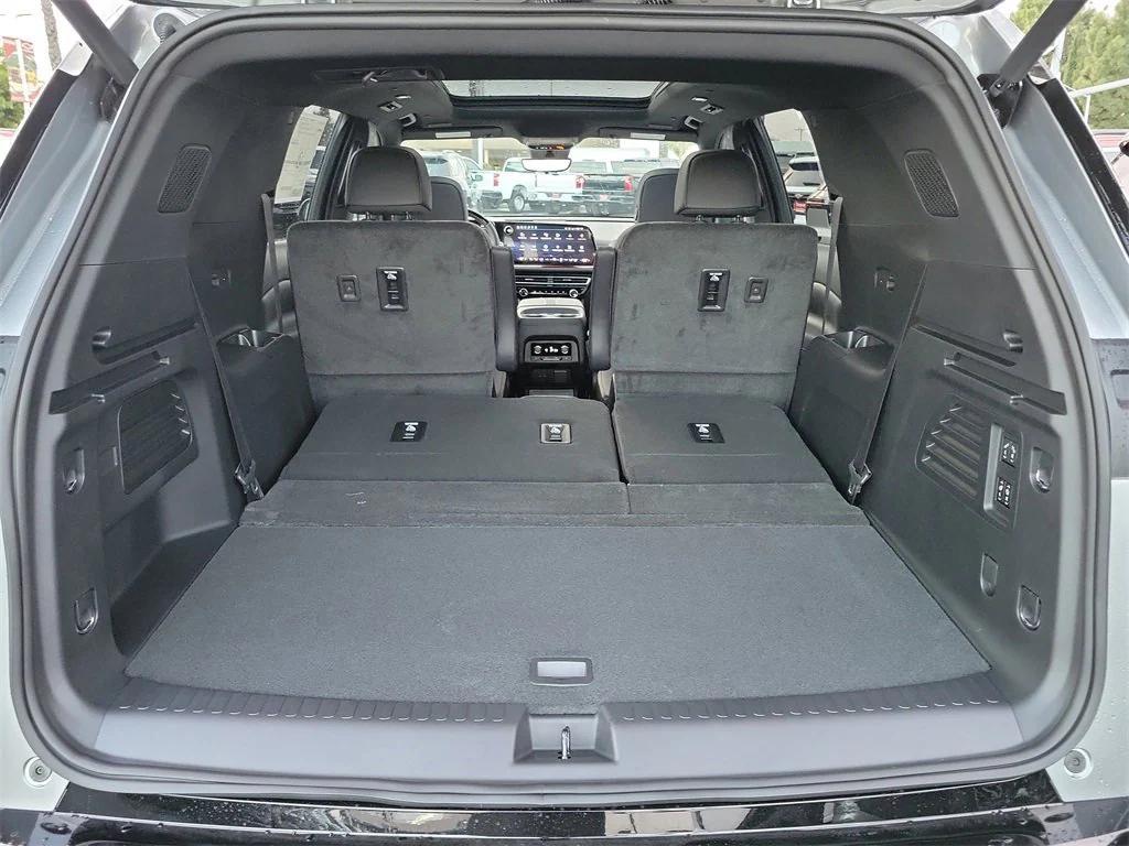 new 2026 Chevrolet Traverse car, priced at $59,290