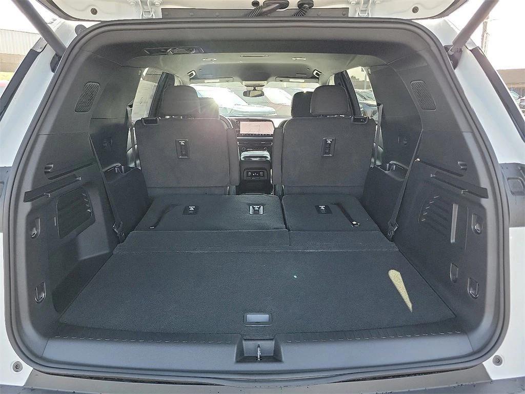 new 2026 Chevrolet Traverse car, priced at $42,820