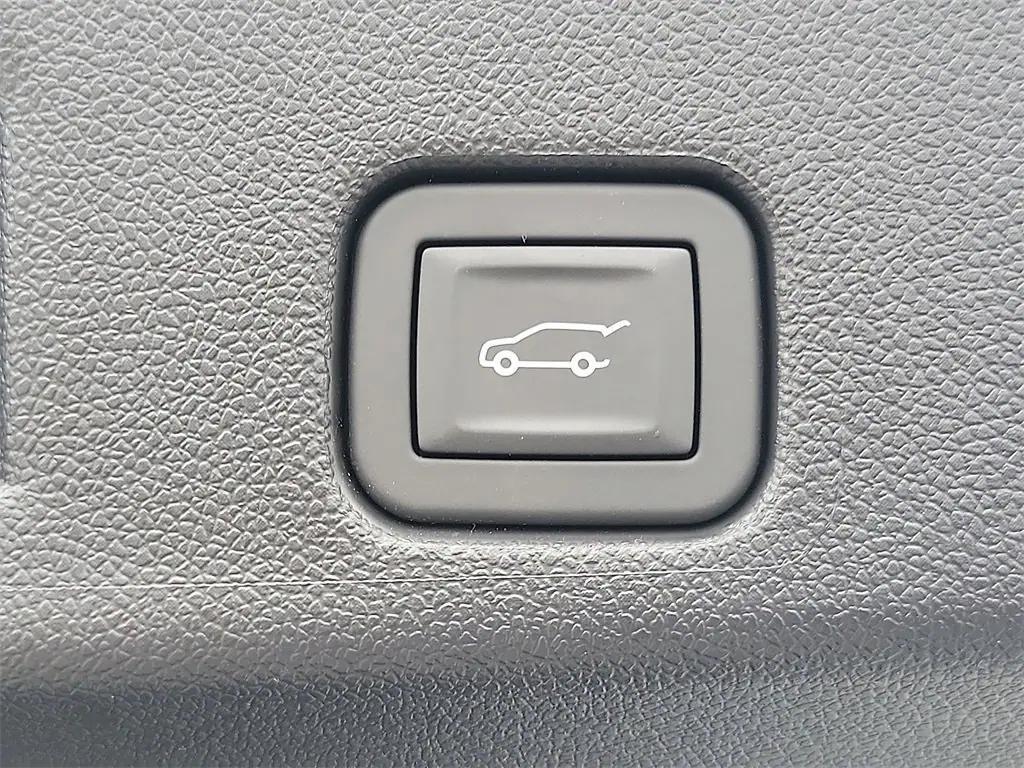 new 2026 Chevrolet Traverse car, priced at $42,820