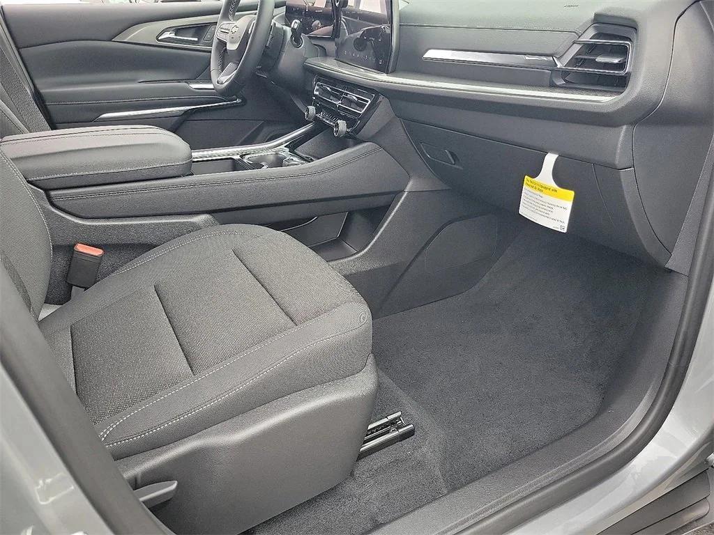 new 2026 Chevrolet Traverse car, priced at $42,820