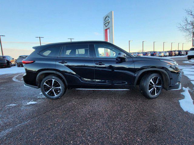 used 2022 Toyota Highlander car, priced at $38,787