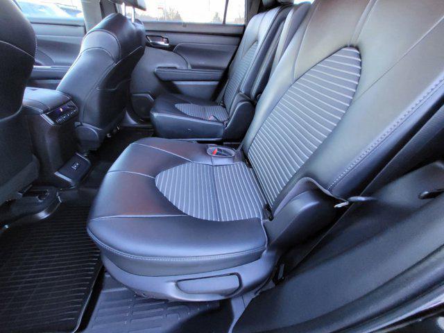 used 2022 Toyota Highlander car, priced at $38,787