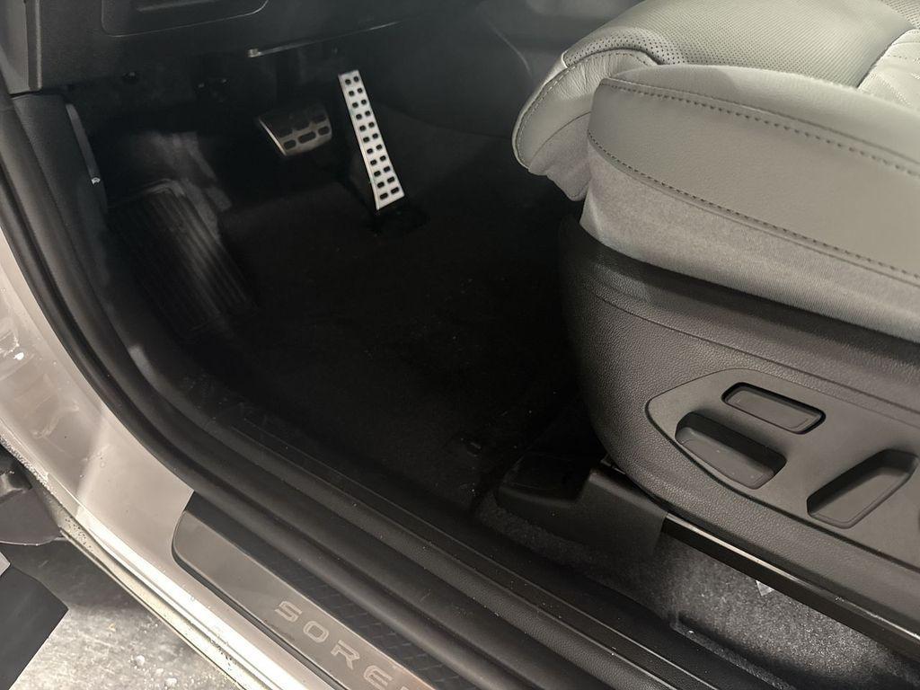 new 2025 Kia Sorento car, priced at $47,621