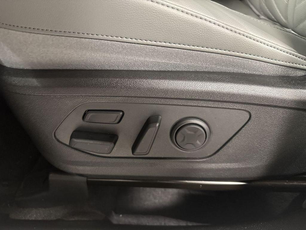 new 2025 Kia Sorento car, priced at $47,621