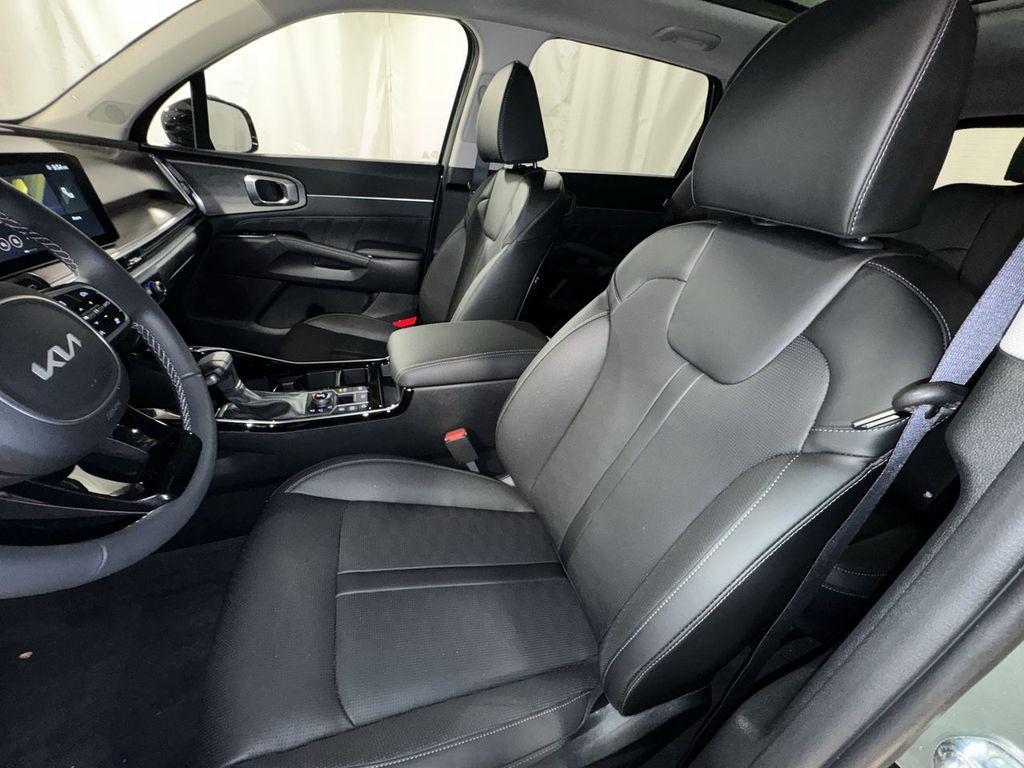 new 2025 Kia Sorento car, priced at $42,994