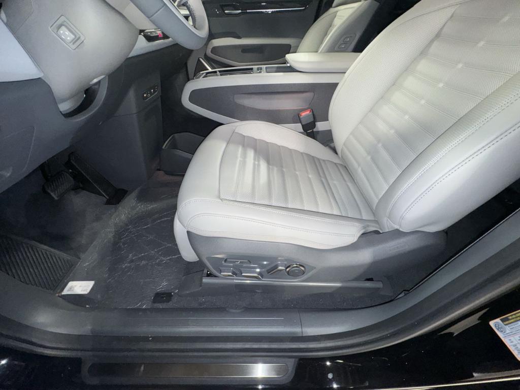 new 2026 Kia EV9 car, priced at $63,778
