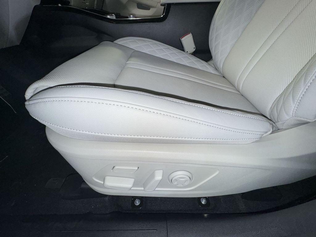 new 2025 Kia Sorento Hybrid car, priced at $47,682