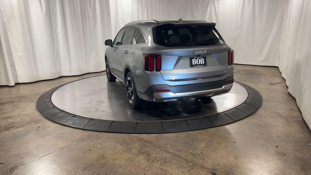 new 2025 Kia Sorento Hybrid car, priced at $47,682