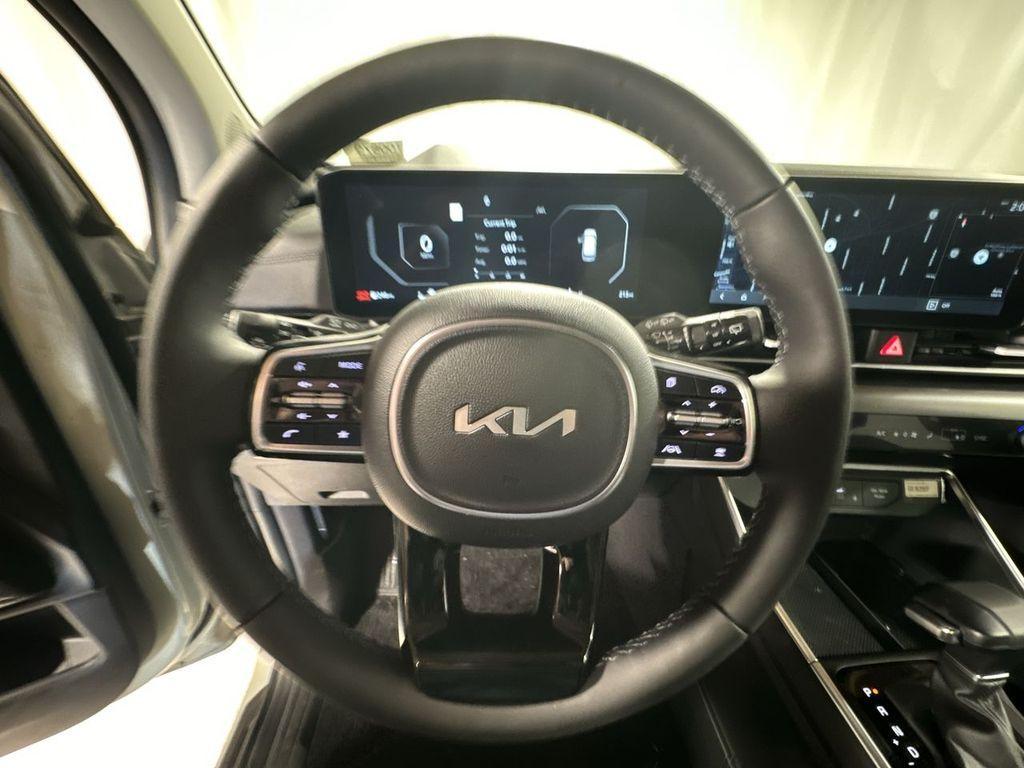 new 2025 Kia Carnival car, priced at $47,386