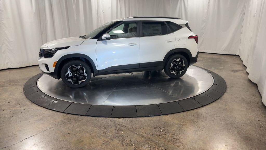 new 2025 Kia Seltos car, priced at $29,327