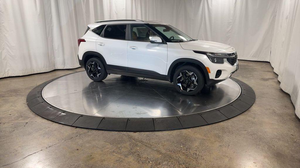 new 2025 Kia Seltos car, priced at $29,327