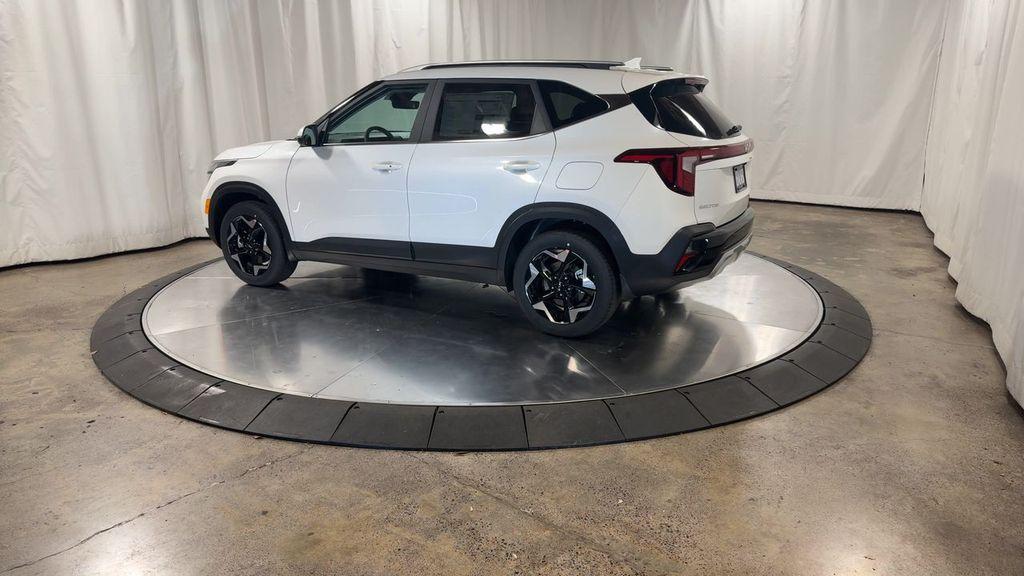 new 2025 Kia Seltos car, priced at $29,327