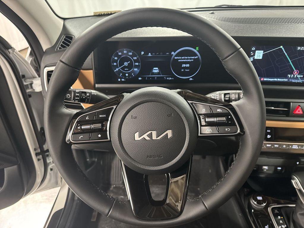 new 2025 Kia Seltos car, priced at $29,327