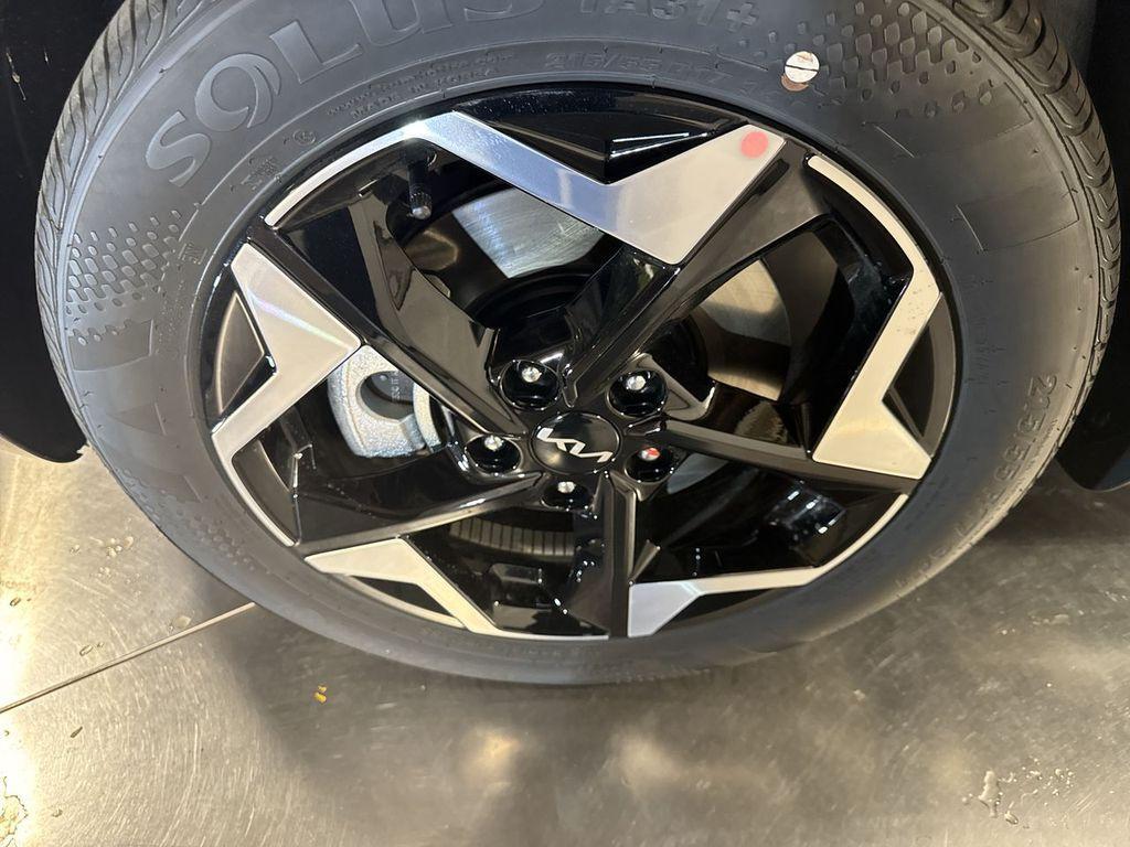 new 2025 Kia Seltos car, priced at $29,327