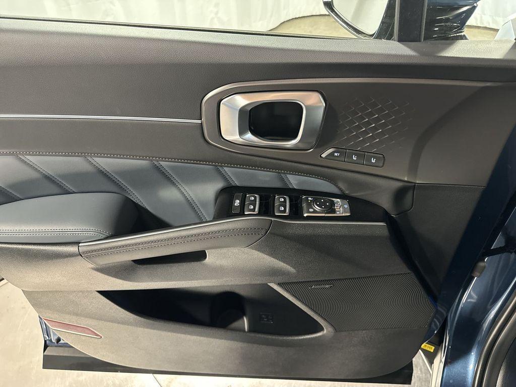 new 2025 Kia Sorento Hybrid car, priced at $47,971