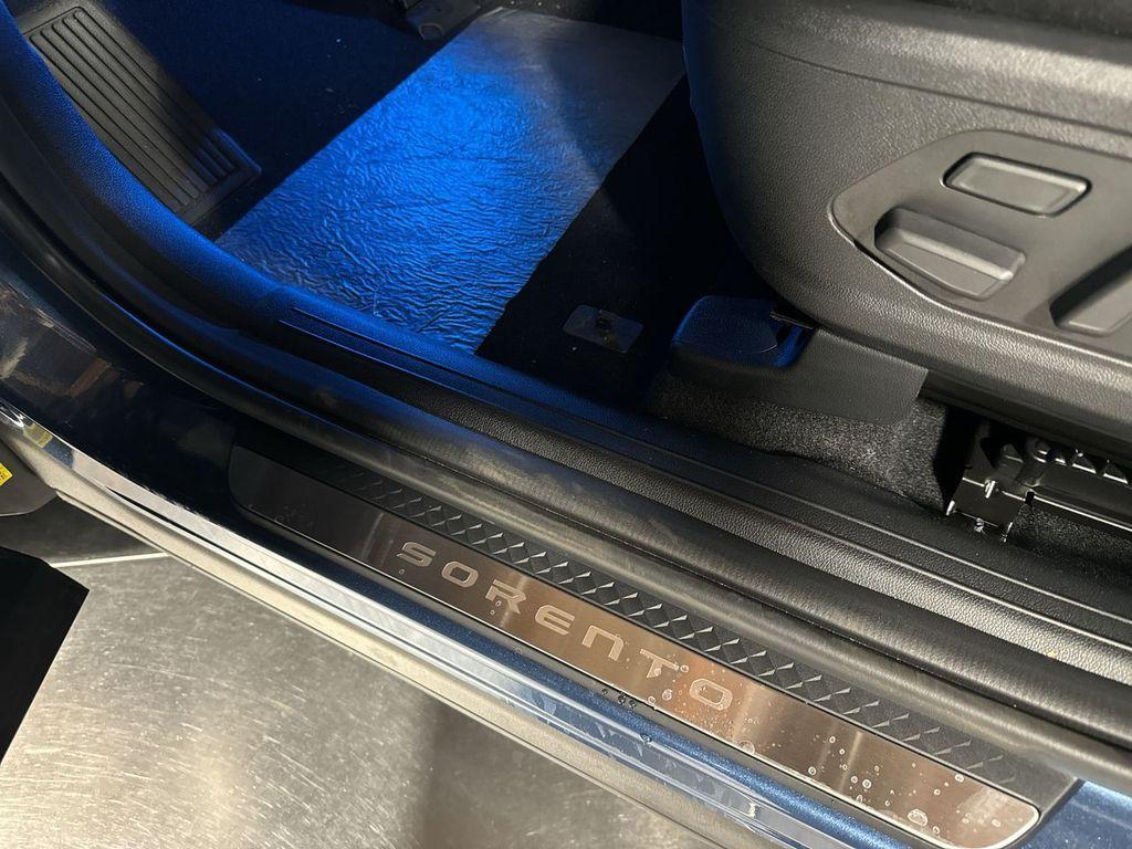 new 2025 Kia Sorento Hybrid car, priced at $47,971