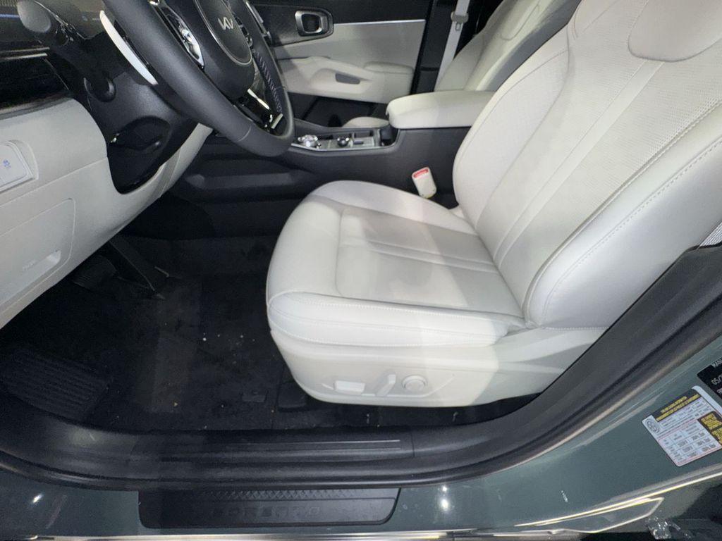 new 2025 Kia Sorento Hybrid car, priced at $40,204
