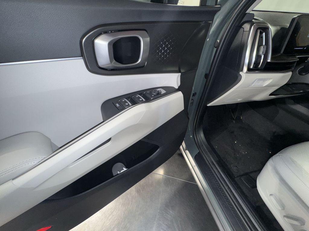 new 2025 Kia Sorento Hybrid car, priced at $42,389