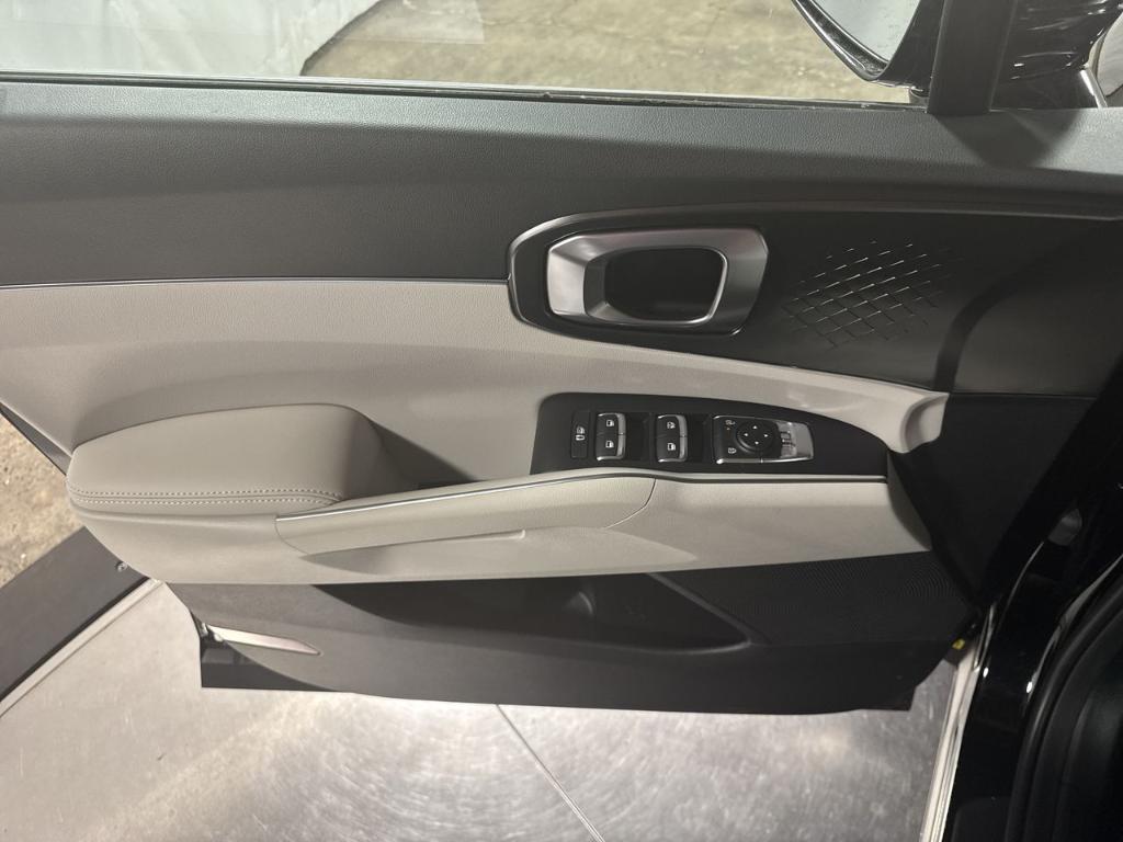 new 2025 Kia Sorento Hybrid car, priced at $39,008