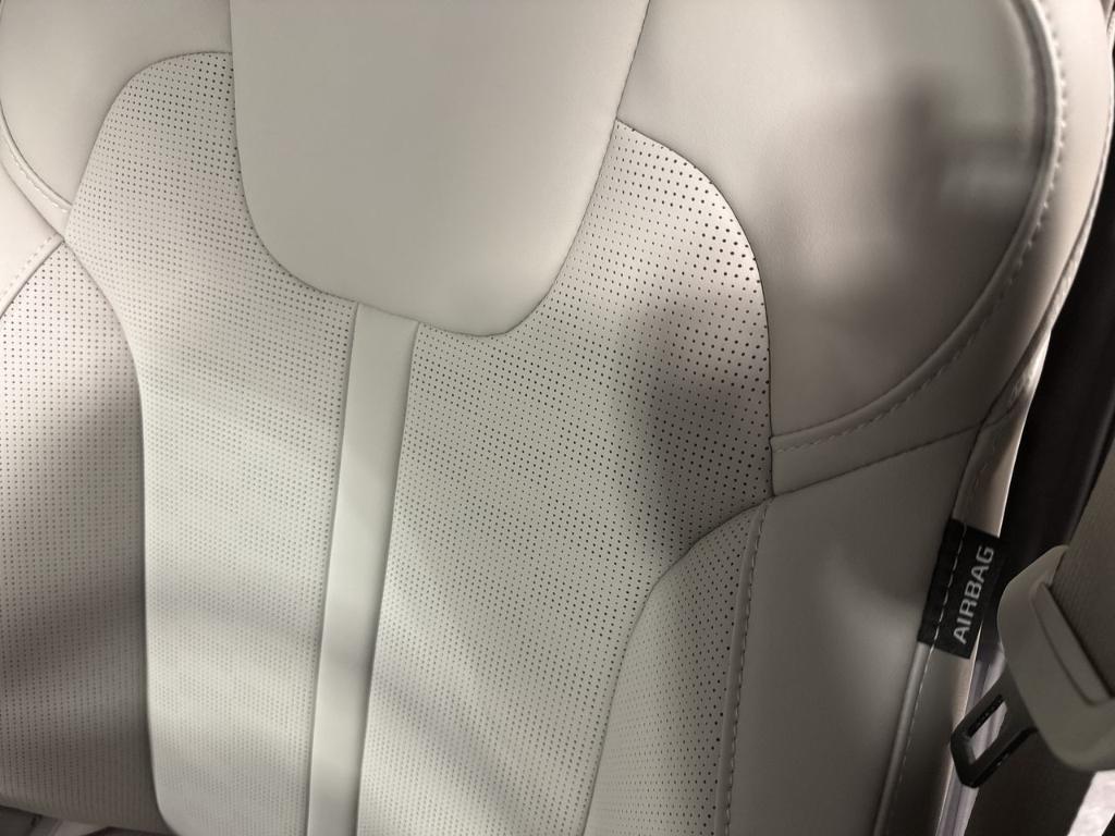new 2025 Kia Sorento Hybrid car, priced at $39,008