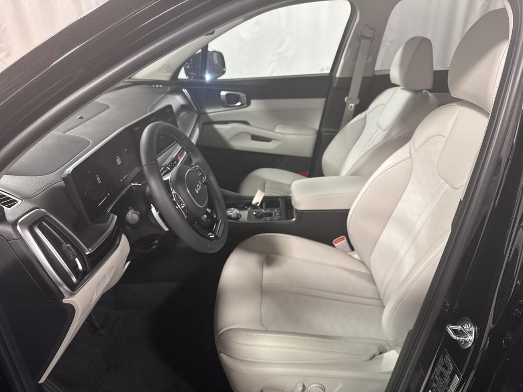 new 2025 Kia Sorento Hybrid car, priced at $39,008