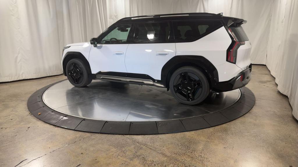 new 2026 Kia EV9 car, priced at $70,177