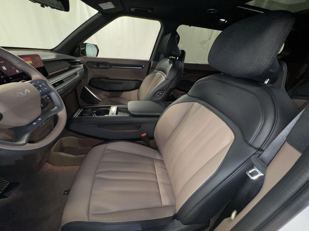new 2026 Kia EV9 car, priced at $70,177