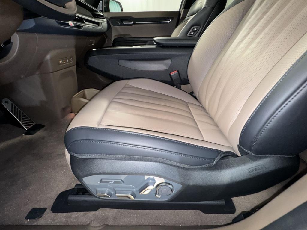 new 2026 Kia EV9 car, priced at $70,177