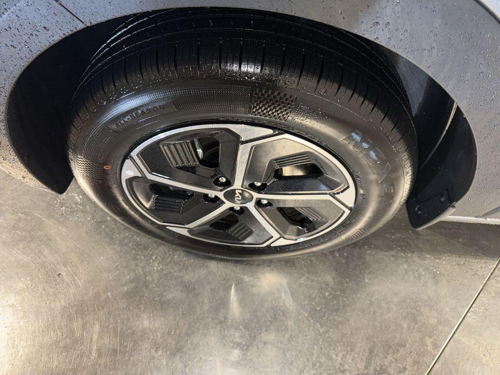 new 2025 Kia Niro car, priced at $29,892