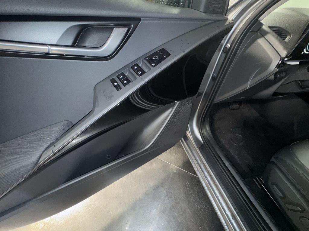 new 2025 Kia Niro car, priced at $29,892