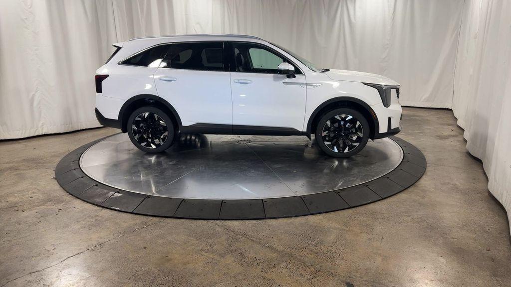 new 2025 Kia Sorento car, priced at $41,016