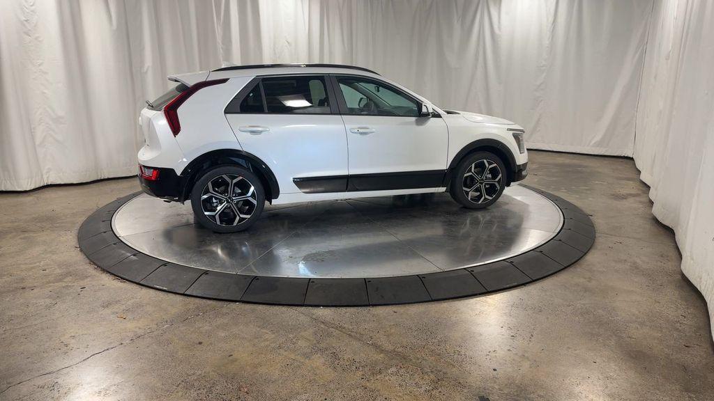 new 2025 Kia Niro car, priced at $33,135