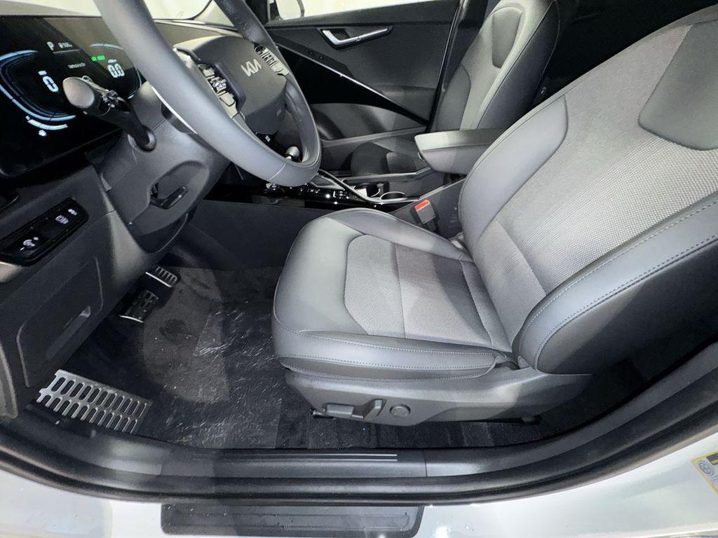 new 2025 Kia Niro car, priced at $33,135